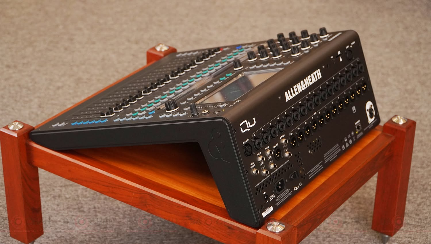 Bàn mixer Allen & Heath QU-5D
