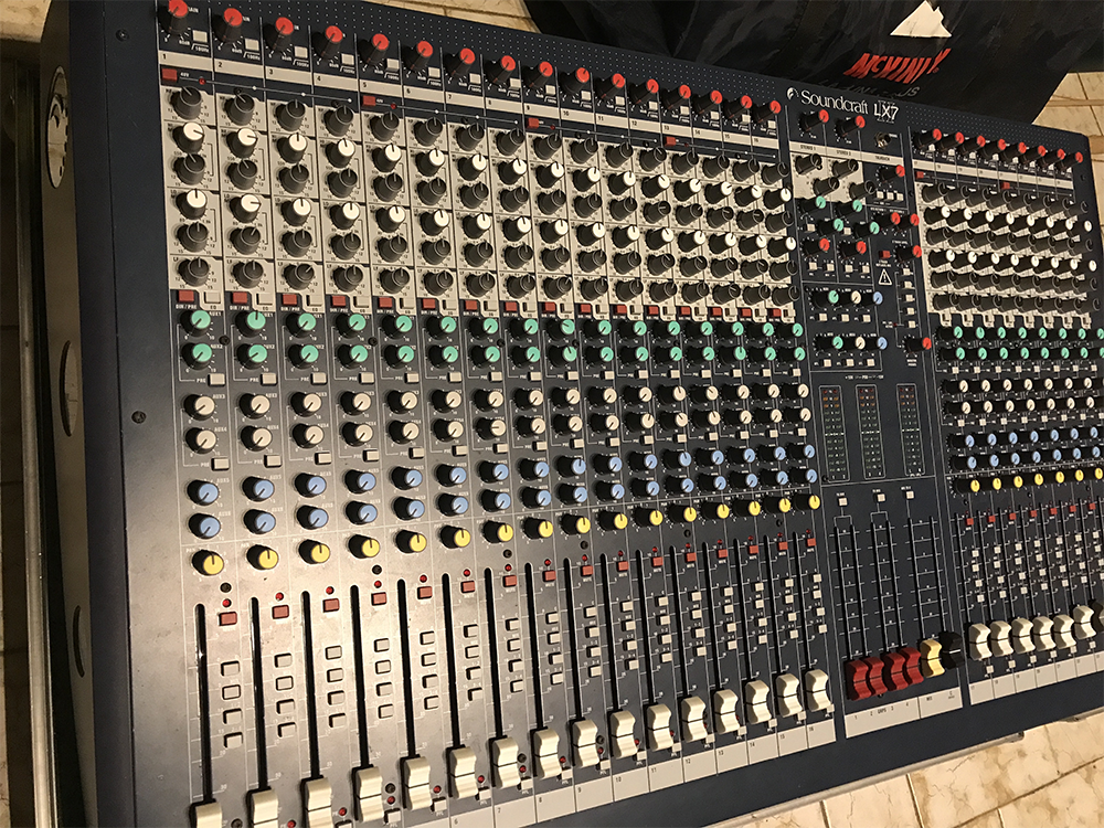 Bàn mixer Soundcraft LX7II/24