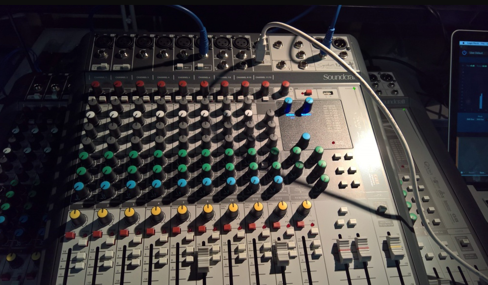 Bàn mixer Soundcraft Signature 12MTK