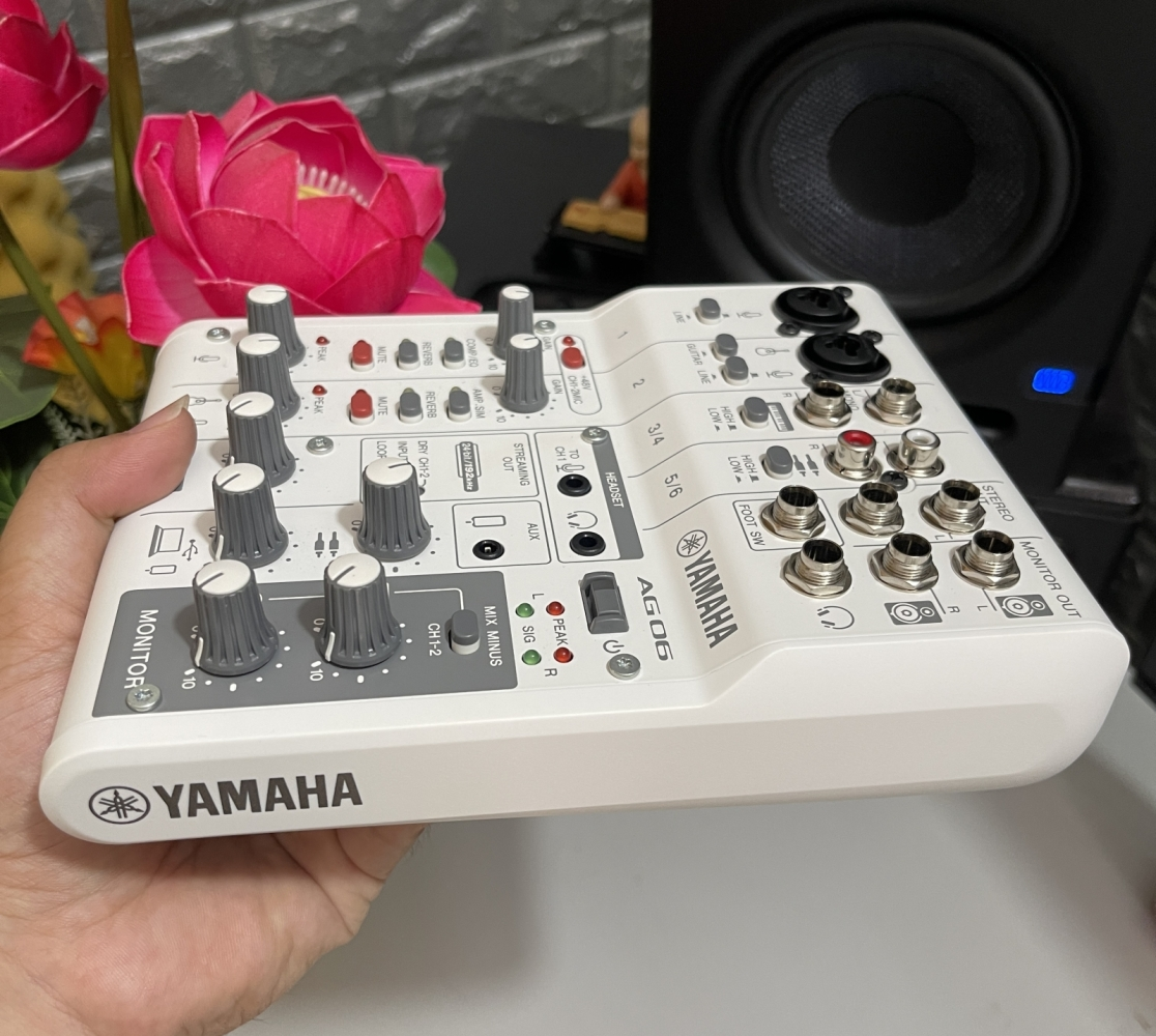 Bàn mixer Yamaha AG06 MK2