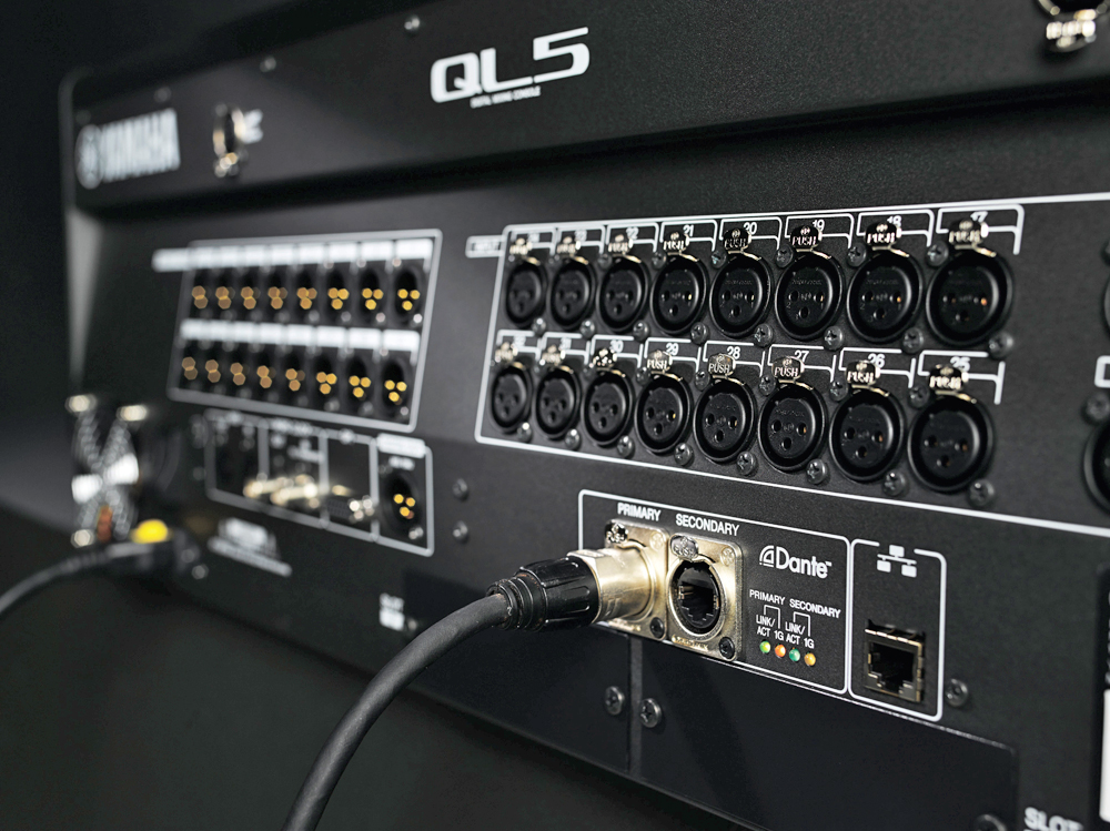 Bàn mixer Yamaha QL5