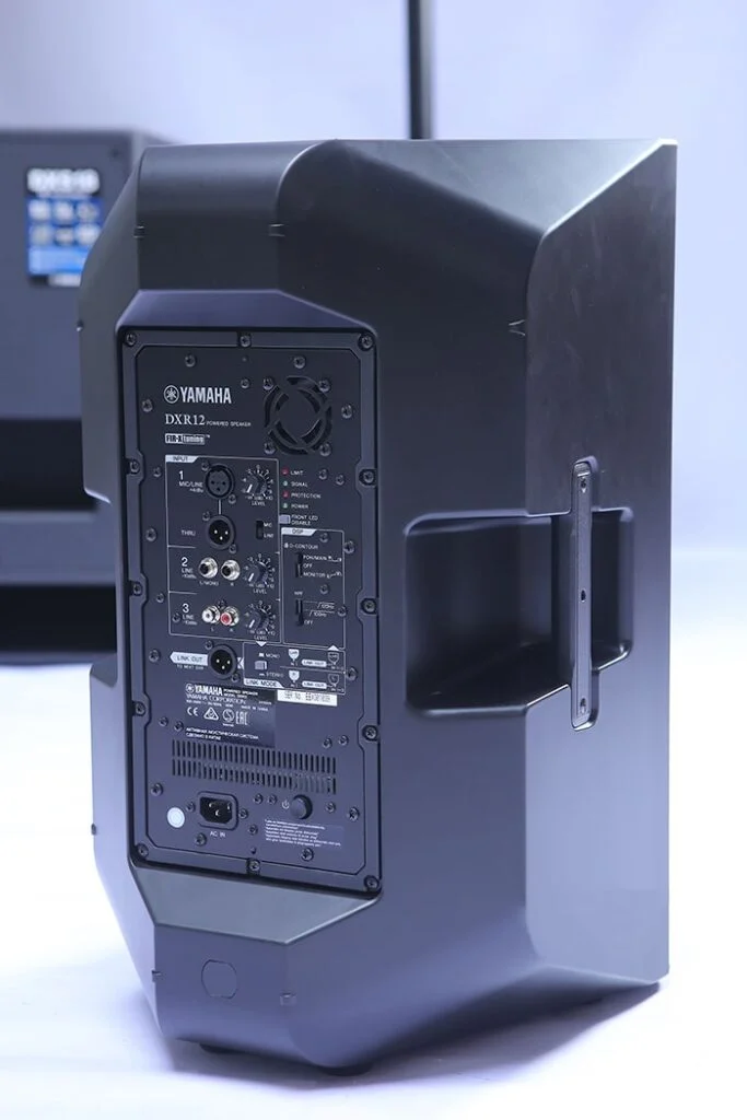 Yamaha DXR12 được trang bị bộ xử lý DSP 48-bit kết hợp công nghệ FIR-X tuning