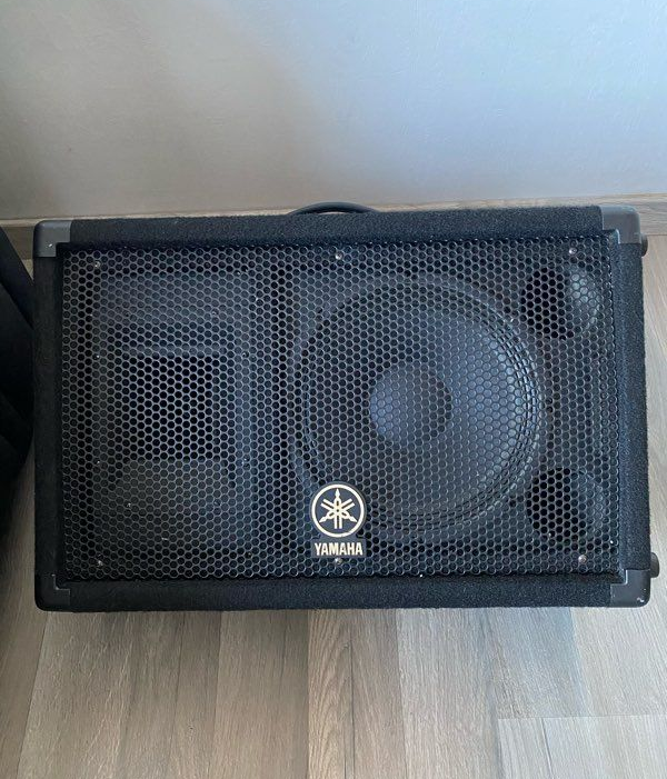 Loa monitor Yamaha SM10V 2 Loa monitor Yamaha SM10V