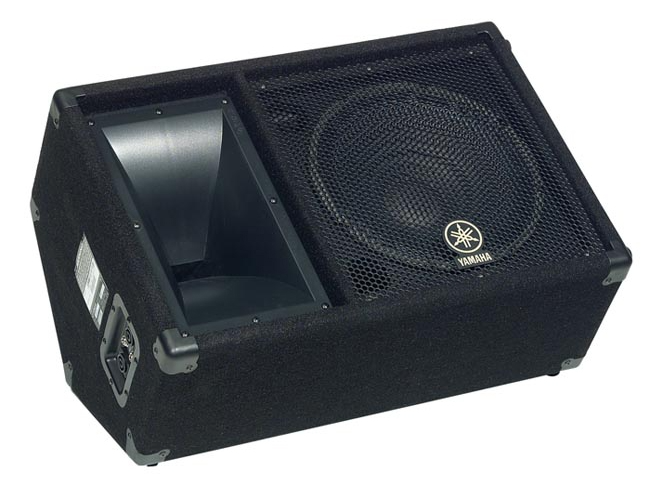 Cổng speakON cho phép kết nối thiết bị đáp ứng trở kháng 8 Ohm Cổng speakON cho phép kết nối thiết bị đáp ứng trở kháng 8 Ohm
