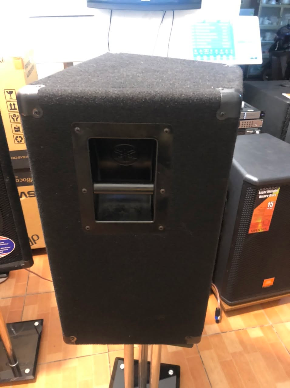 Loa Yamaha S112V