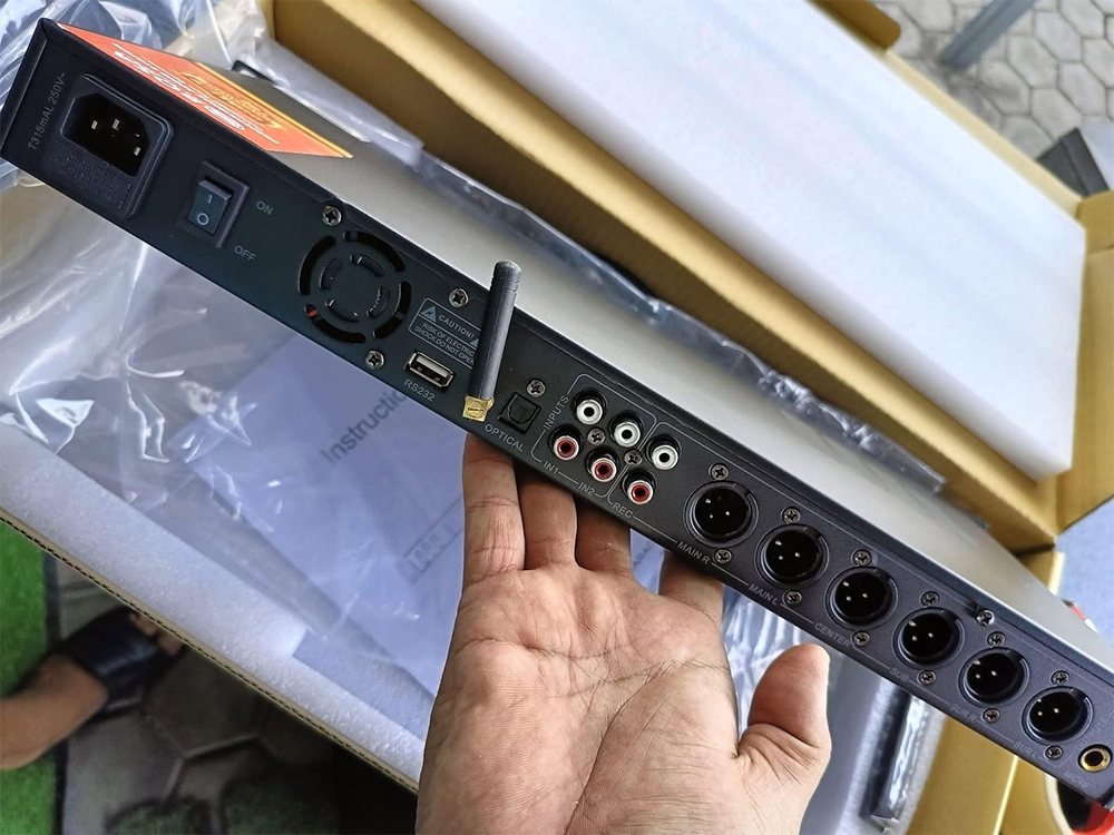 Vang số Bosa D900